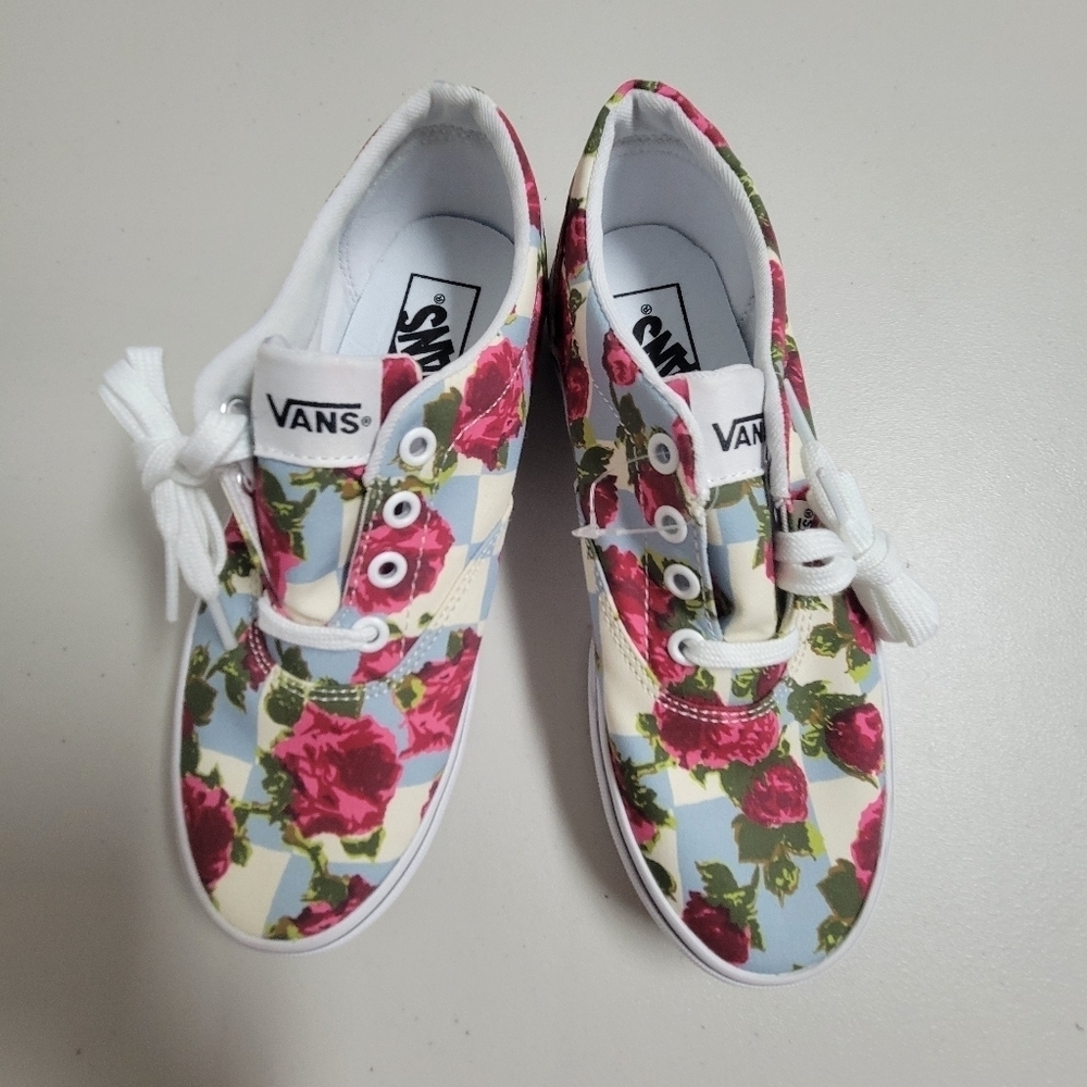 Vans NWOT Doheny Floral Print Shoes Sneakers Size 6.